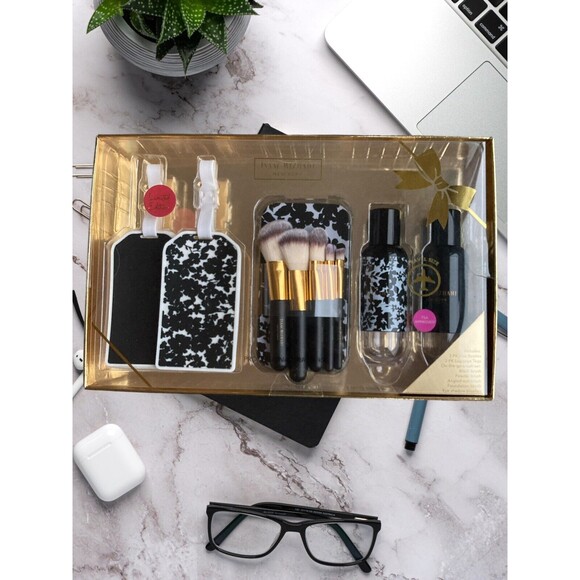 ISAAC MIZRAHI Travel Kit Luggage Tags/Makeup Brush Set/Bottles Black White - Picture 2 of 2